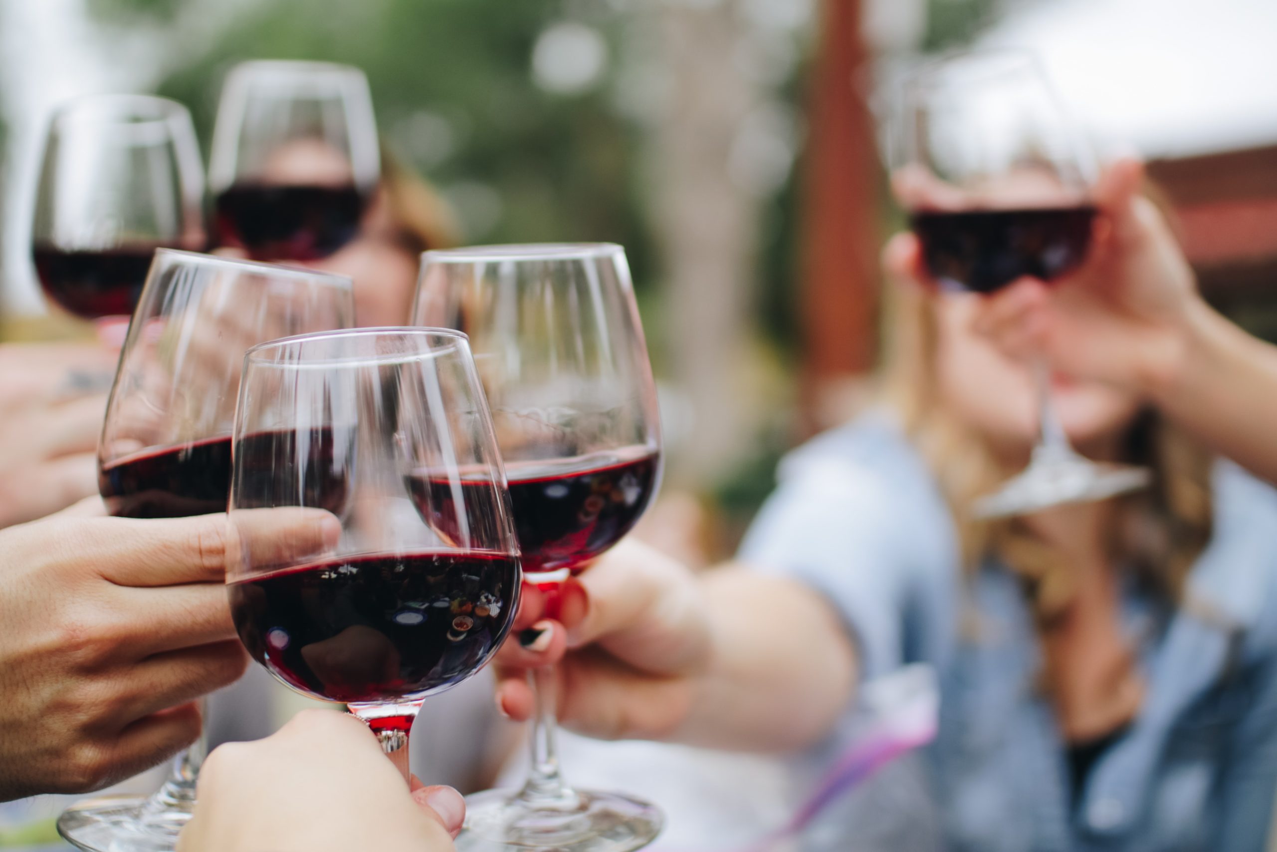 red wine cllinging glass